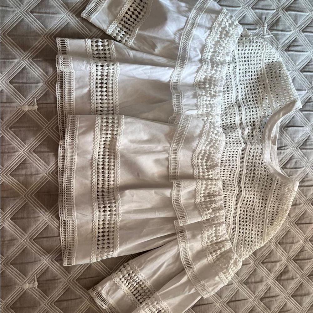 Bebe White ruffled Boho Detailed long sleeved cropped Blouse size M